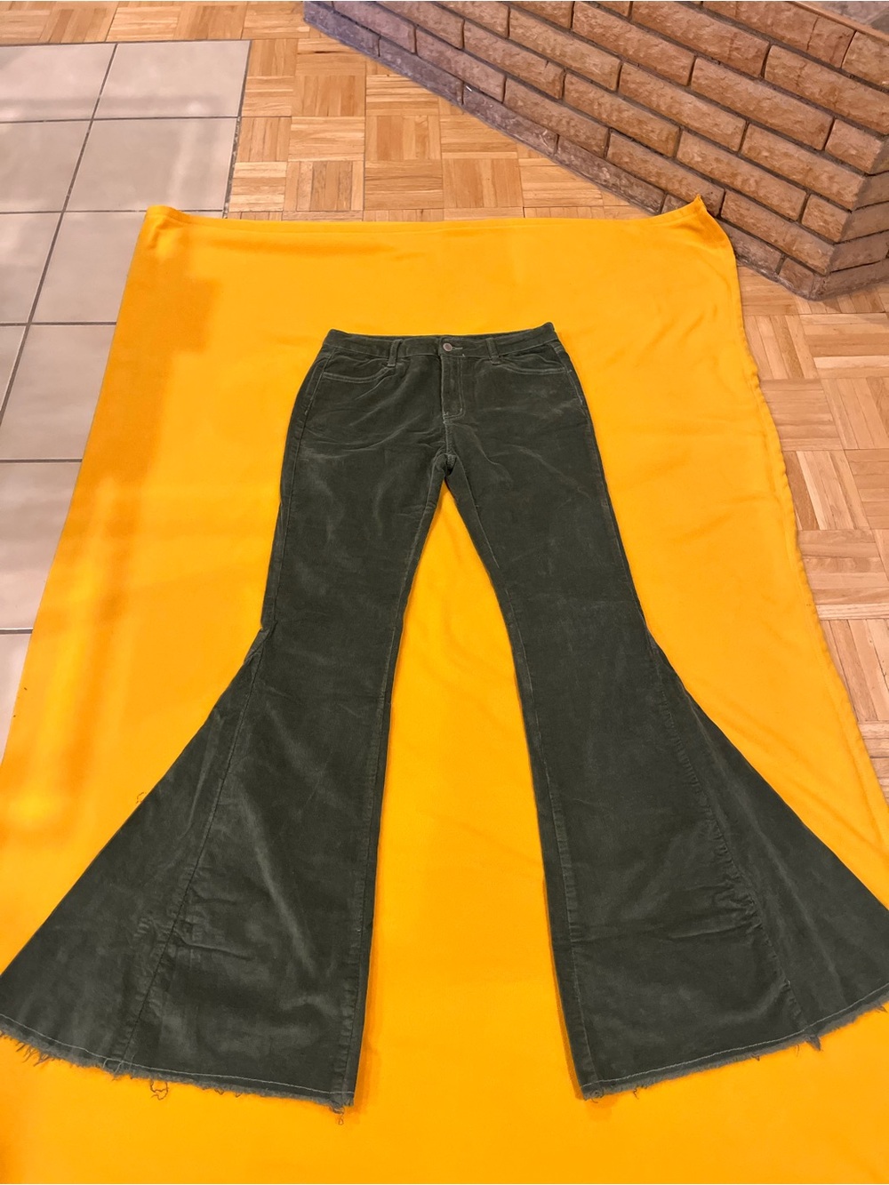 Bell bottom corduroy pants. Raw hem. Flare. Bohemian. Olive green. M. NWT - Picture 4 of 14